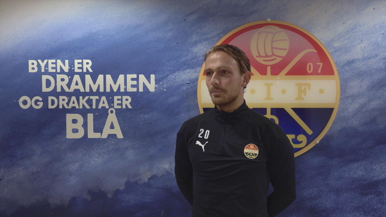 MIkkel Maigaard foran MIF-kampen